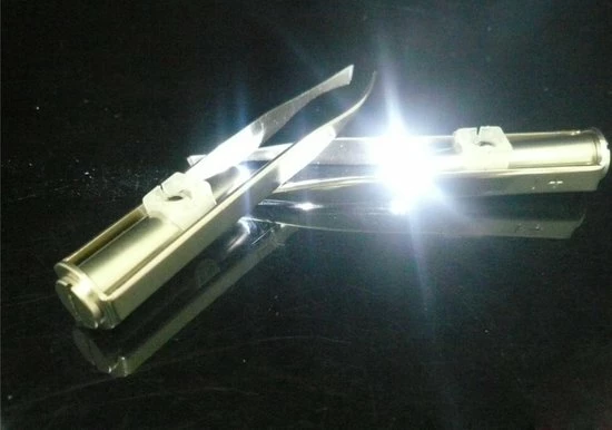 Coolsable Beauty Tools 2 STUKS LED Lamp Wenkbrauw Pincet Trimmer I Epileren I Verlichte RVS Tweezer Pincet I Met 3 Batterijen Extra 4 Coolsable Beauty Tools 2 STUKS LED Lamp Wenkbrauw Pincet Trimmer I Epileren I Verlichte RVS Tweezer Pincet I Met 3 Batterijen Extra - Afbeelding 4