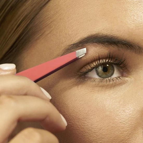 Tweezerman Studio Line Slant Tweezer Geranium Tweezerman Studio Line Slant Tweezer Geranium -Philips winkel 550x550 1100