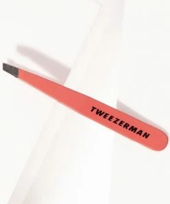 Tweezerman Studio Line Mini Slant Tweezer Geranium -Philips winkel 550x758 1